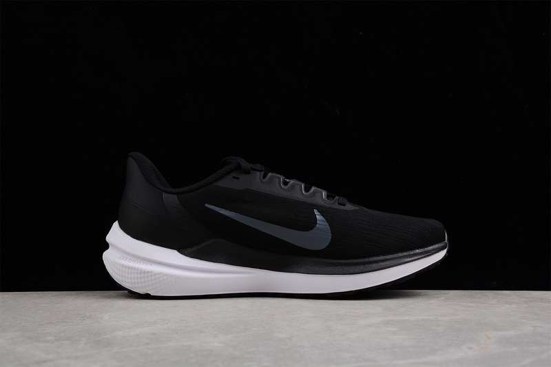 Air Winflo 9 Black/White/Dark Smoke Grey 17