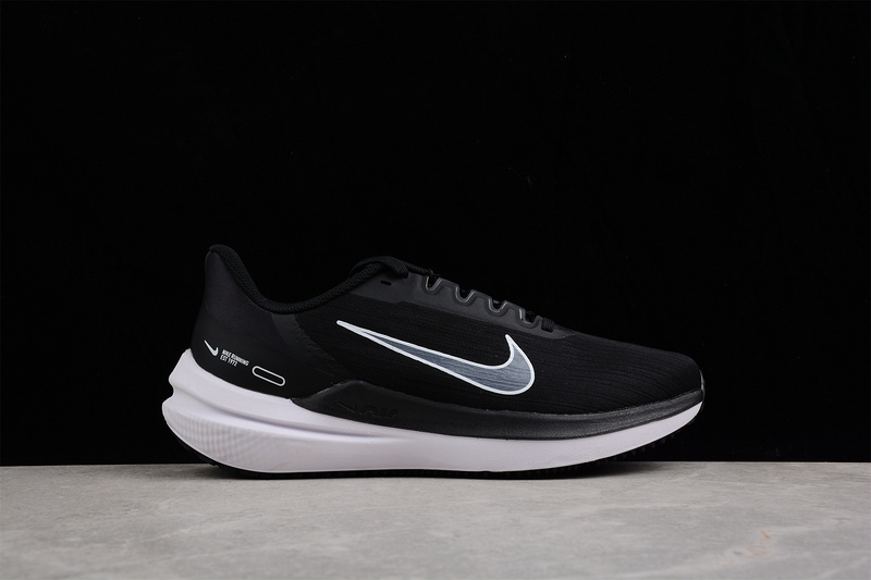 Air Winflo 9 Black/White/Dark Smoke Grey 31