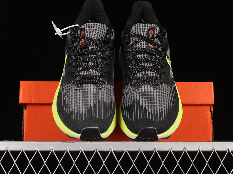 Air Zoom Pegasus 39 Gs Black/Barely Volt/Total Orange/Volt 21