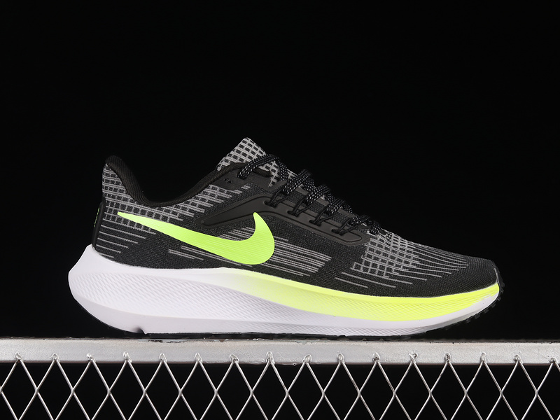 Air Zoom Pegasus 39 Gs Black/Barely Volt/Total Orange/Volt 29