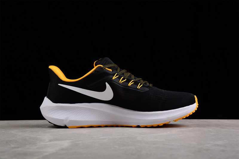 Air Zoom Pegasus 39 Black/White/Orange 3