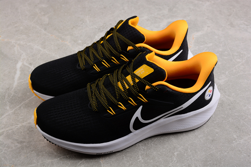 Air Zoom Pegasus 39 Black/White/Orange 9