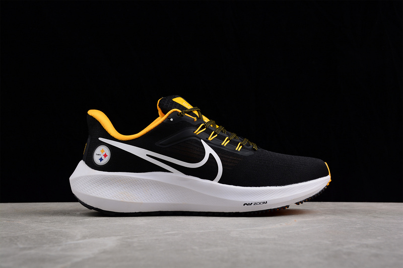 Air Zoom Pegasus 39 Black/White/Orange 17