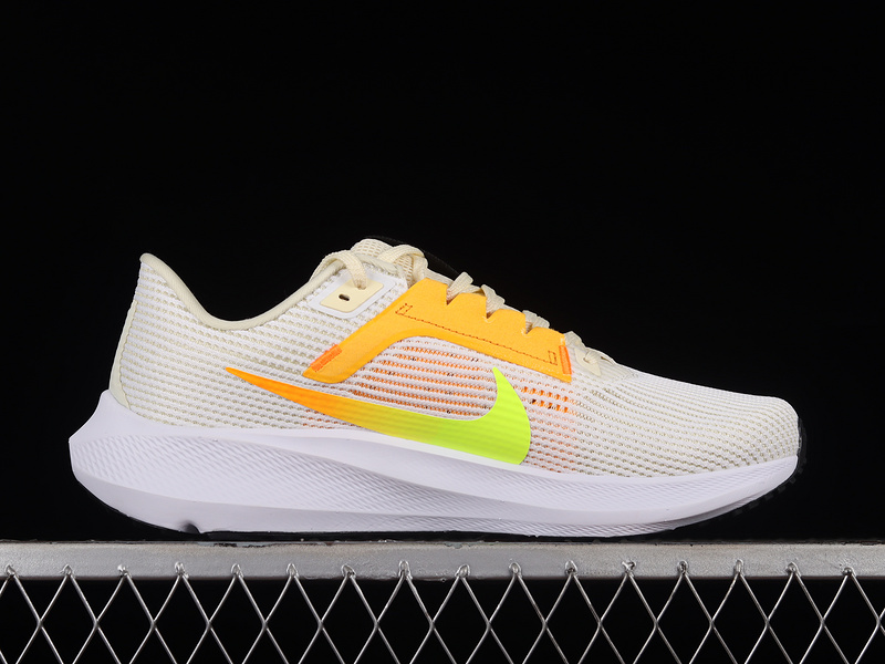 Air Zoom Pegasus 40 White/Coconut Milk/Volt/Multicolor 17