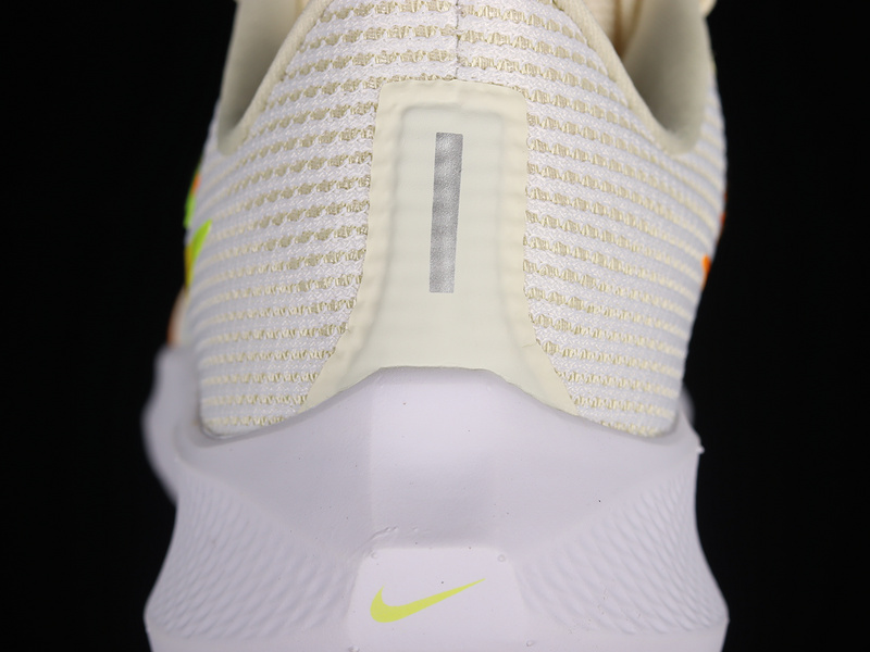 Air Zoom Pegasus 40 White/Coconut Milk/Volt/Multicolor 21