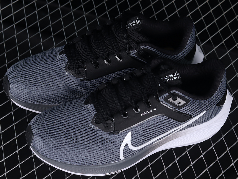 Air Zoom Pegasus 40 Black/White/Grey 13