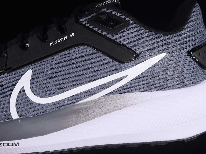 Air Zoom Pegasus 40 Black/White/Grey 23