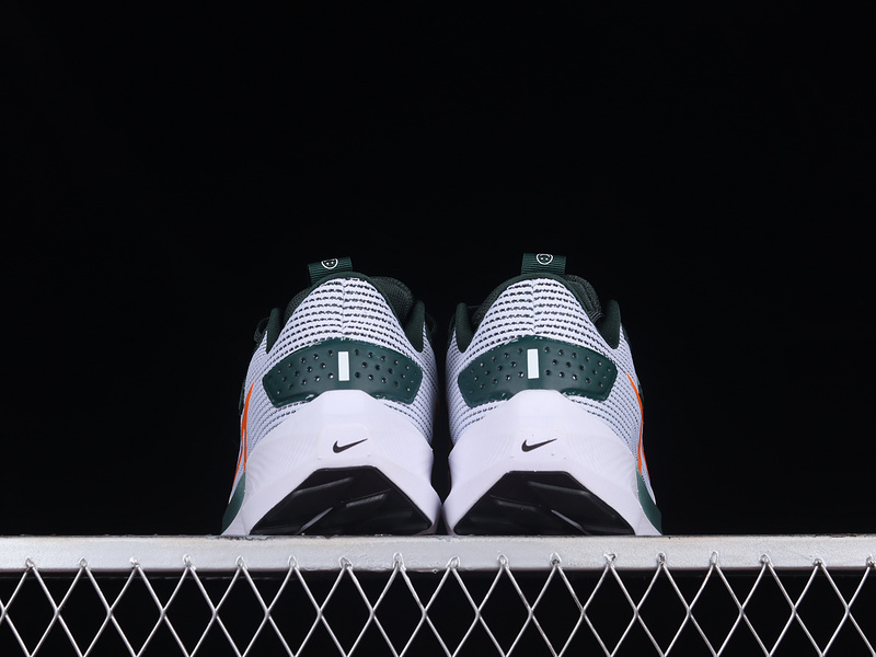 Air Zoom Pegasus 40 White/Dark Green/Orange 15