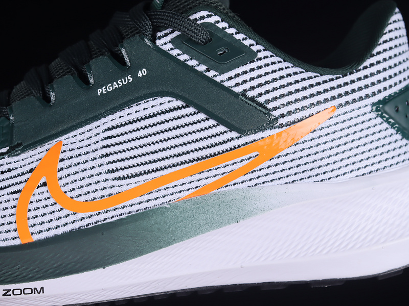 Air Zoom Pegasus 40 White/Dark Green/Orange 25