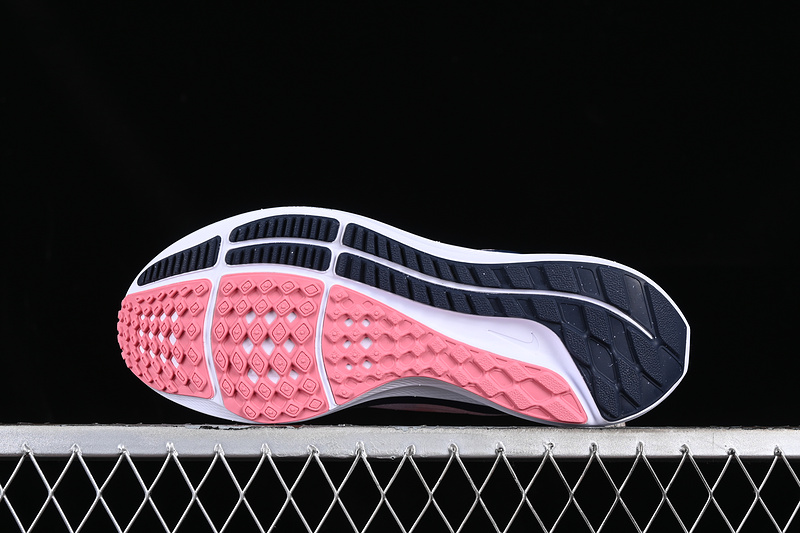 Air Zoom Pegasus 40 Black/White/Pink 31