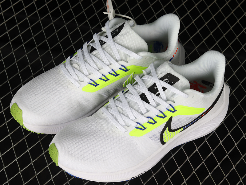 Air Zoom Pegasus 39 White/Black/Fluorescent Green 29