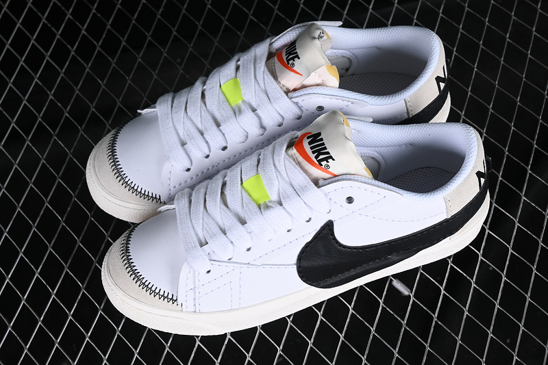 Blazer Low 77 Jumbo White/White/Sail/Black 19