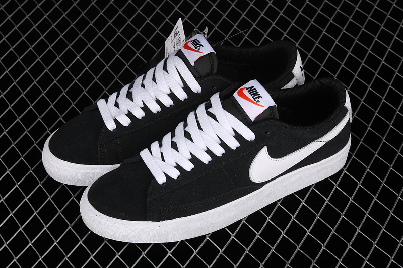 Blazer Low Premium Vntg Suede Black/Black/White 5