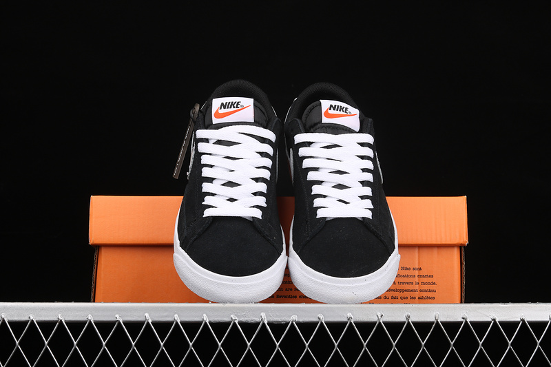 Blazer Low Premium Vntg Suede Black/Black/White 33