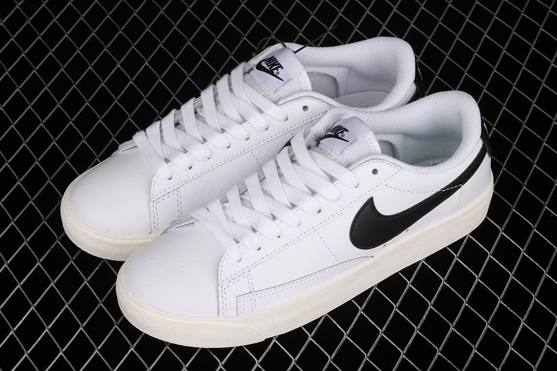 Blazer Low Leather White/White/Black 11