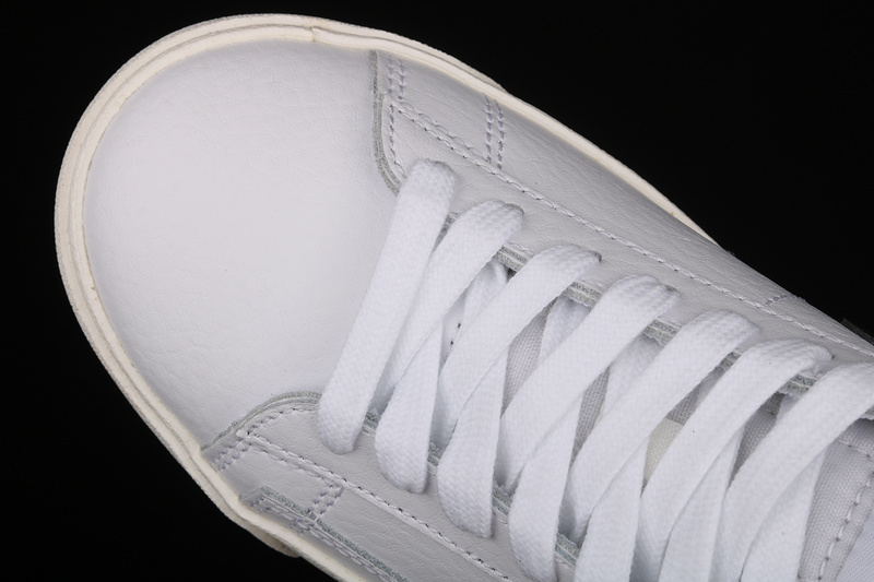 Blazer Low Leather White/White/Black 17