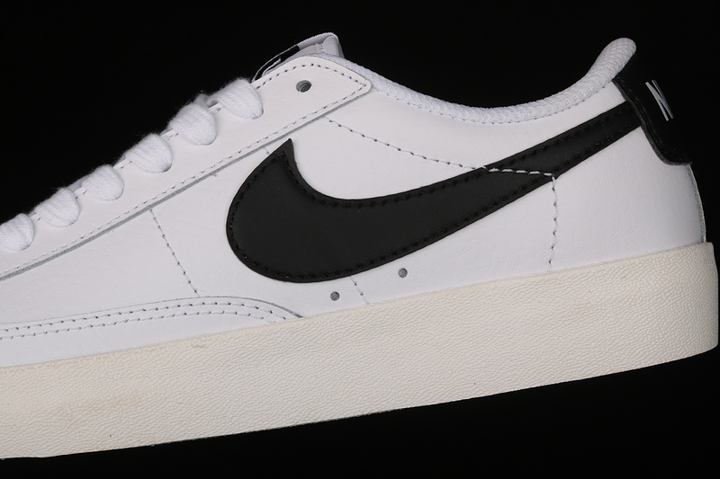 Blazer Low Leather White/White/Black 25