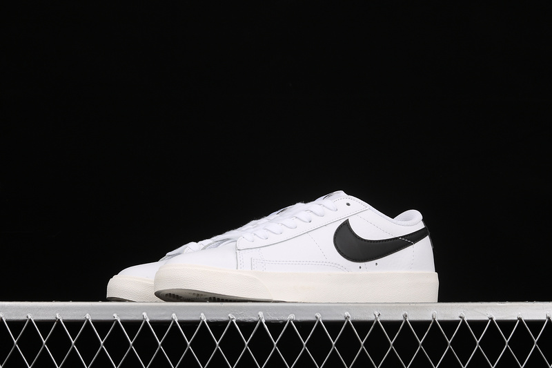 Blazer Low Leather White/White/Black 33