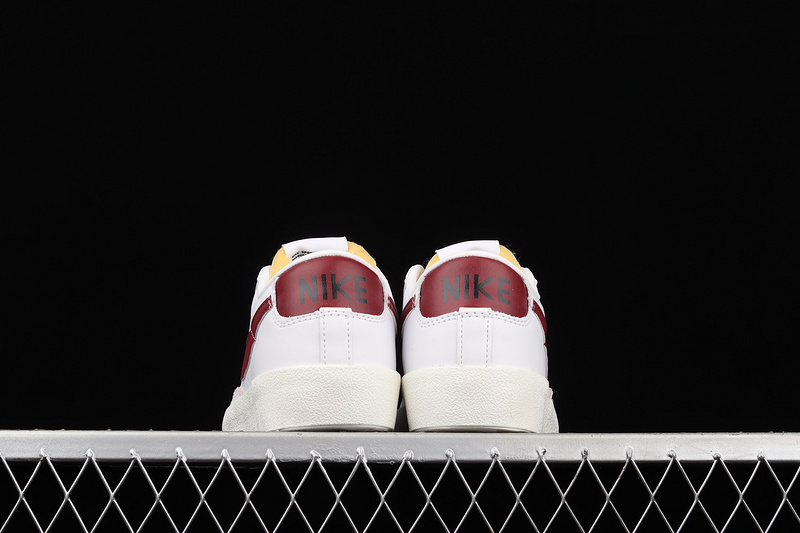 Blazer Low 77 Vintage White/White/Sail/Team Red 9