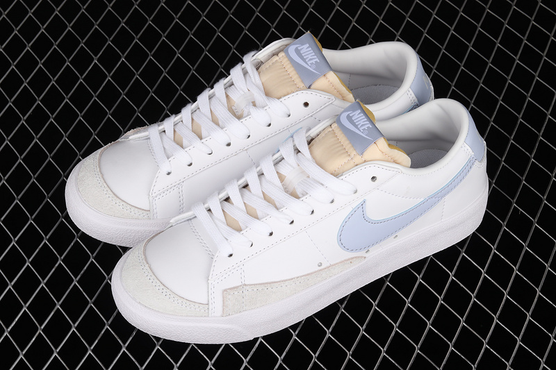 Blazer Low 77 White/White/White/Ghost 19