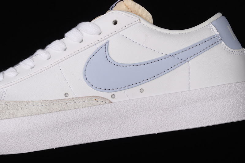 Blazer Low 77 White/White/White/Ghost 27