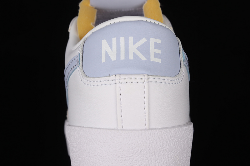 Blazer Low 77 White/White/White/Ghost 31