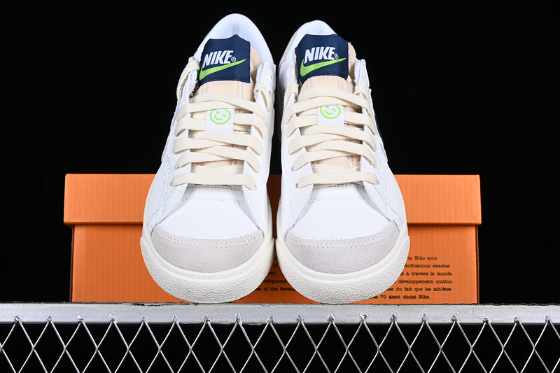 Blazer Low 77 Jumbo Se Summit White/Midnight Navy/Phantom/Summit White 25