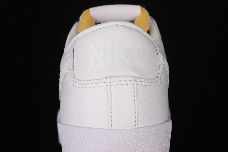 Blazer Low 77 White/White/White 19