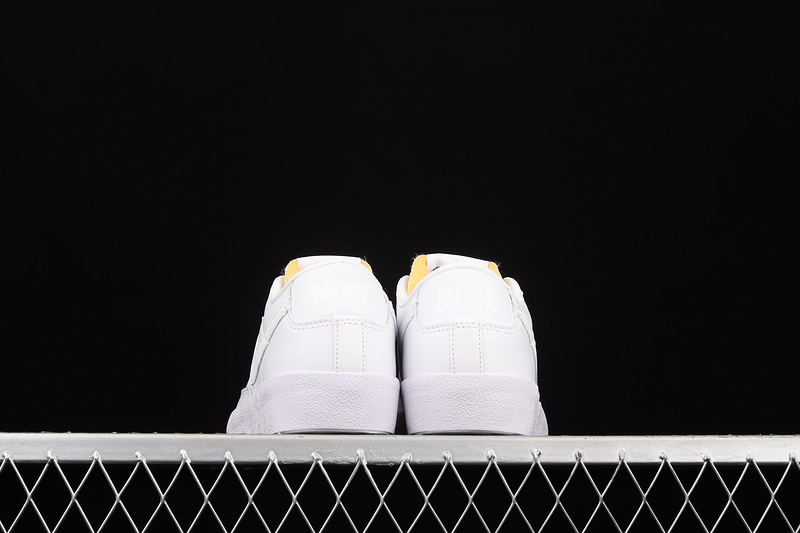 Blazer Low 77 White/White/White 23