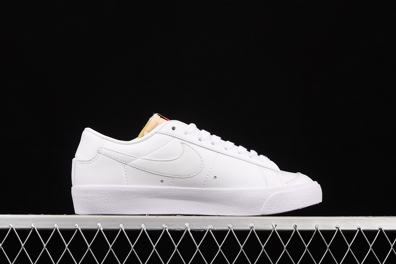 Blazer Low 77 White/White/White 25