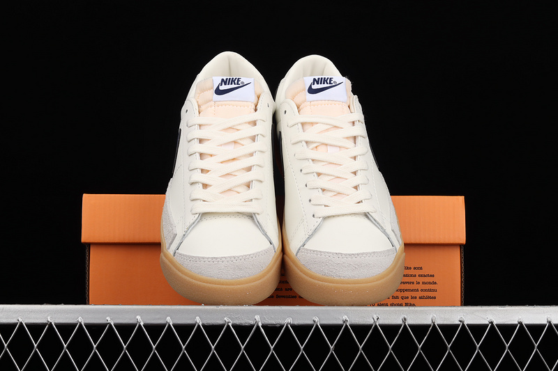 Blazer Low 77 Vintage Sail/Gum Light Brown/Summit White/Midnight Navy 13