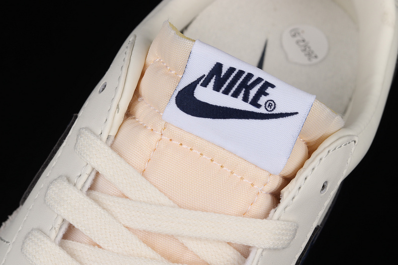 Blazer Low 77 Vintage Sail/Gum Light Brown/Summit White/Midnight Navy 17