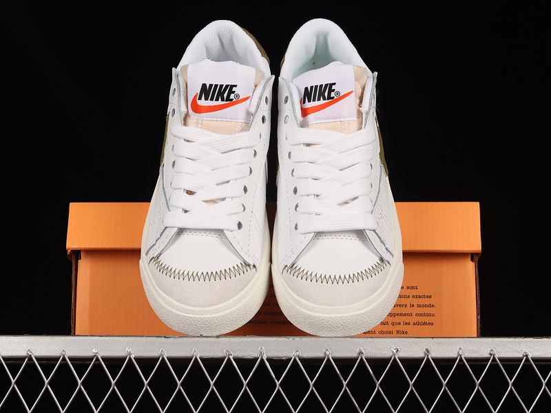 Blazer Low 77 Jumbo White/Khaki/Sail/Black/Hazel Rush/Safety Orange 11