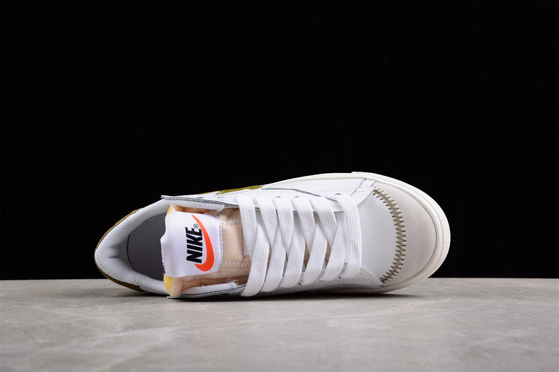 Blazer Low 77 Jumbo White/White/Brown 5