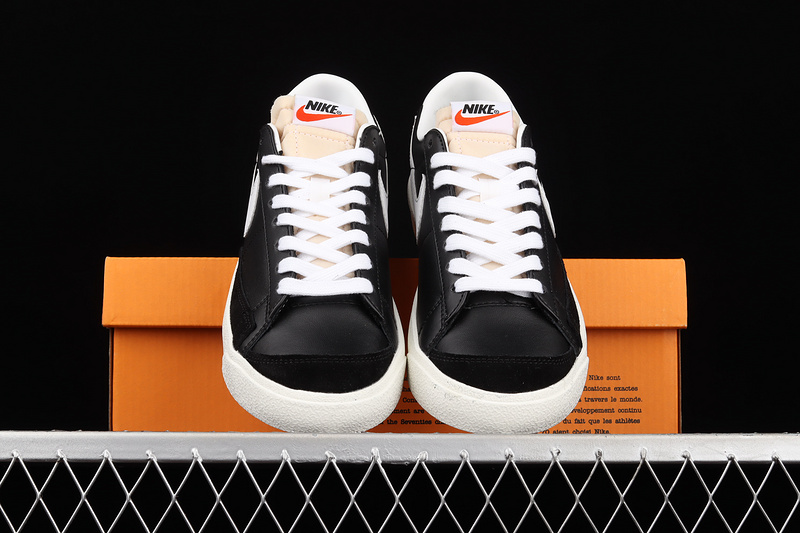 Blazer Low 77 Vintage Black/Sail/Black/White 11