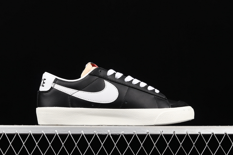 Blazer Low 77 Vintage Black/Sail/Black/White 21