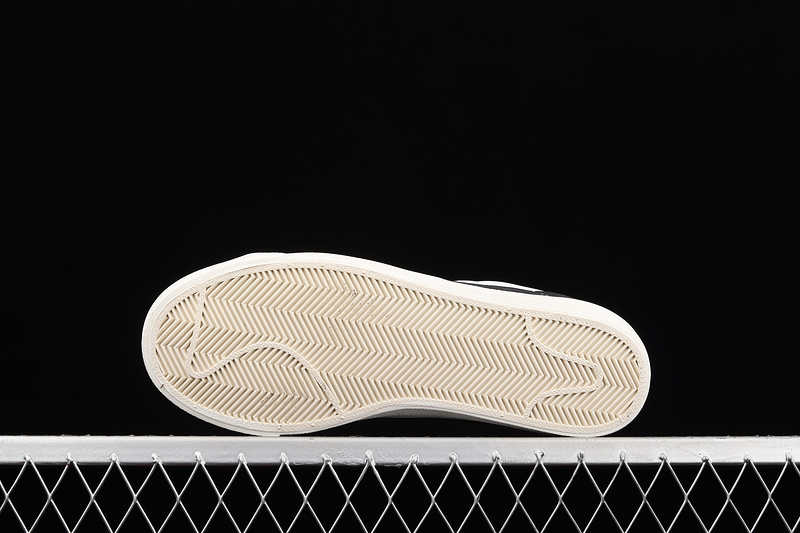 Blazer Low 77 Vintage White/Black/Sail 5