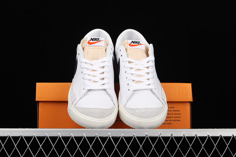 Blazer Low 77 Vintage White/Black/Sail 9