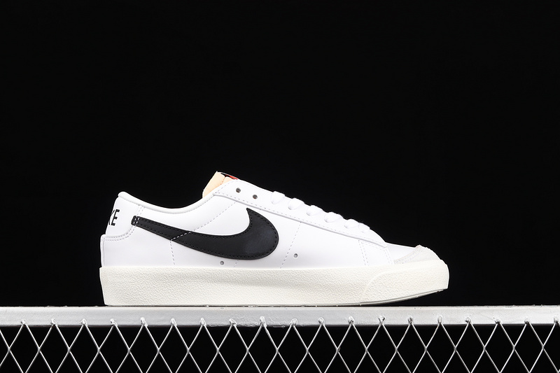 Blazer Low 77 Vintage White/Black/Sail 19