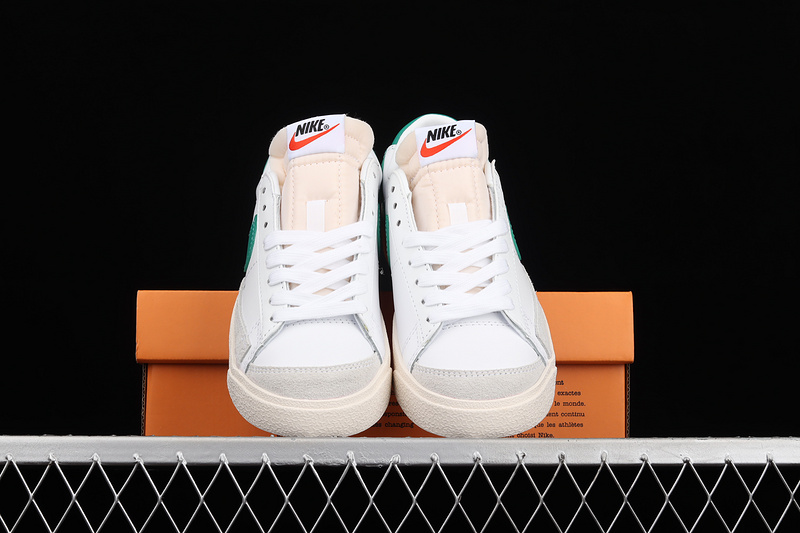 Blazer Low 77 Vintage White/Sail/Black/Pine Green 5