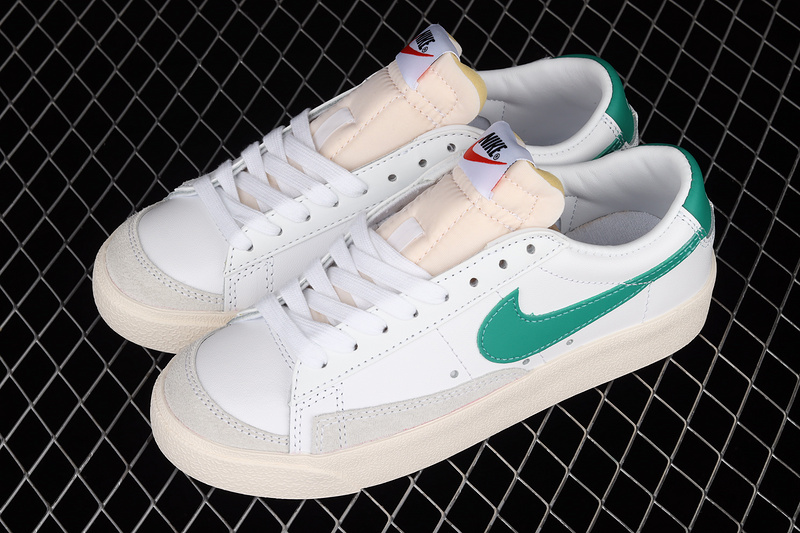 Blazer Low 77 Vintage White/Sail/Black/Pine Green 7