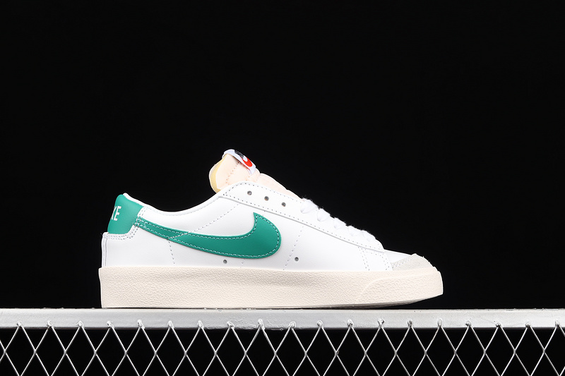 Blazer Low 77 Vintage White/Sail/Black/Pine Green 9