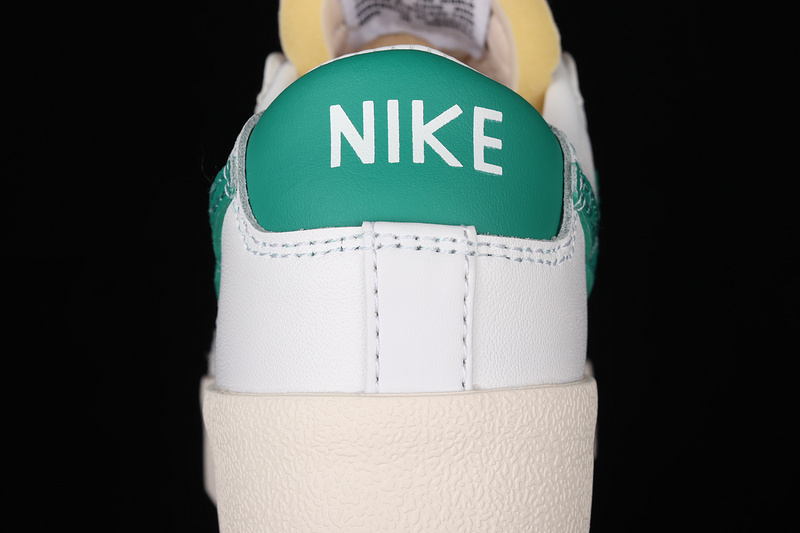 Blazer Low 77 Vintage White/Sail/Black/Pine Green 21