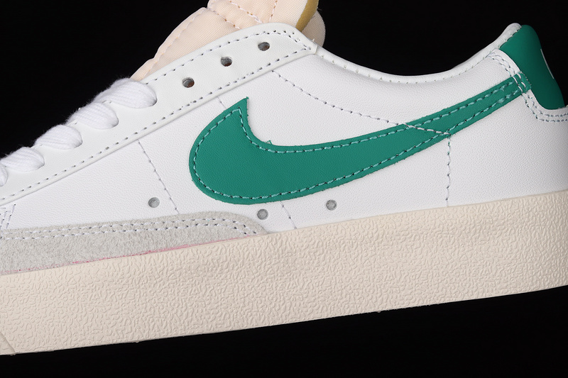 Blazer Low 77 Vintage White/Sail/Black/Pine Green 29