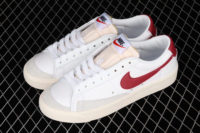 Blazer Low 77 White/White/Sail/Team Red 9