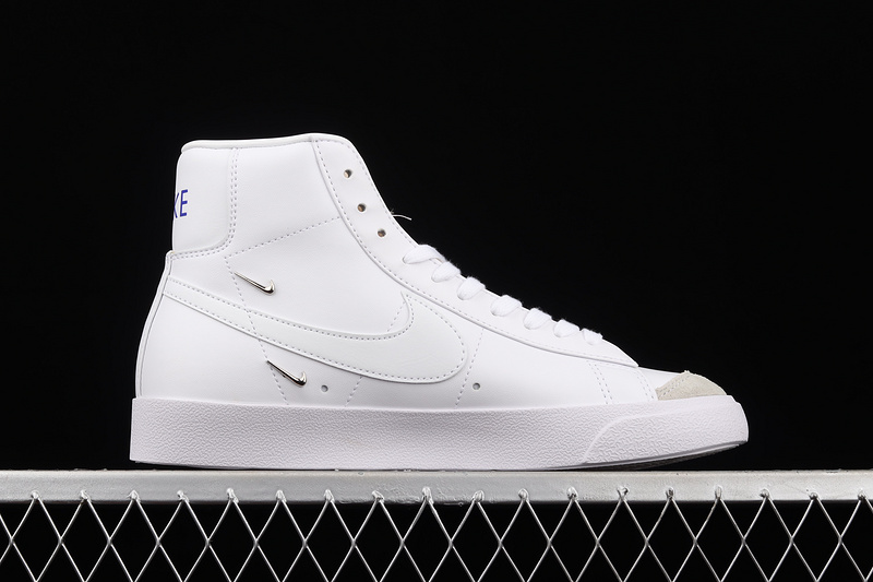 Blazer Mid 77 Se Sisterhood White/Hyper Royal/White 23