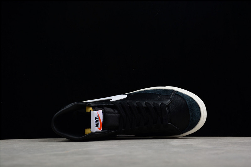 Blazer Mid 77 Vintage Black/Sail/Sail 17