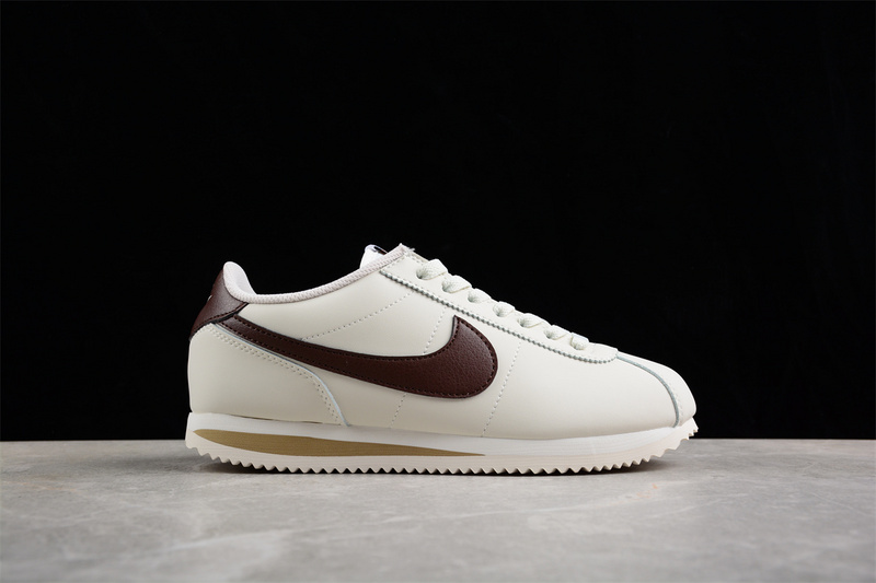 Classic Cortez White/Black 9