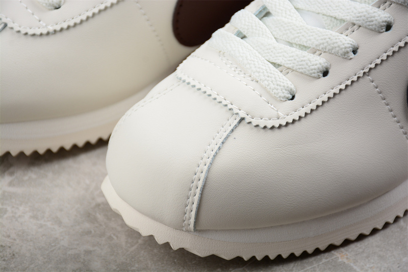 Classic Cortez White/Black 19