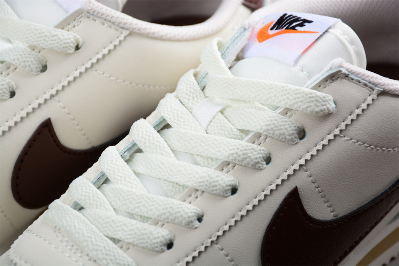 Classic Cortez White/Black 29